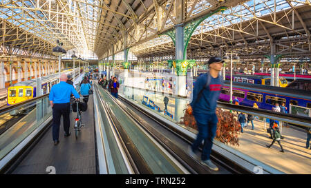 Manchester, Großbritannien - 18 Mai 2018: Manchester Piccadilly ist der wichtigste Bahnhof in Manchester Gastgeber Fernverkehr Intercity- und Cross-Country-se Stockfoto