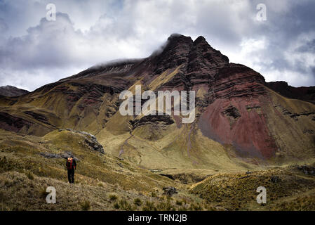 Dramatische Berglandschaft auf der Ancascocha Trek zwischen Cusco und Machu Picchu Stockfoto