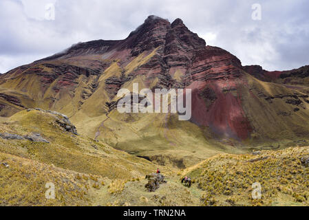 Dramatische Berglandschaft auf der Ancascocha Trek zwischen Cusco und Machu Picchu Stockfoto