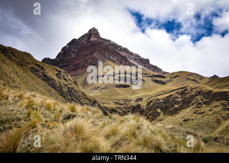 Dramatische Berglandschaft auf der Ancascocha Trek zwischen Cusco und Machu Picchu Stockfoto