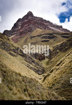 Dramatische Berglandschaft auf der Ancascocha Trek zwischen Cusco und Machu Picchu Stockfoto