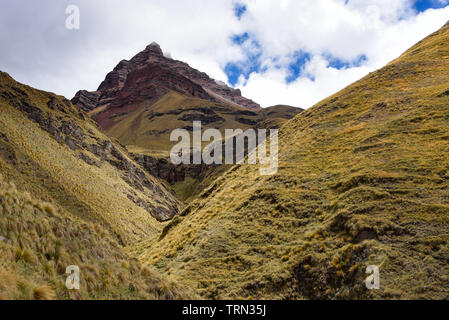 Dramatische Berglandschaft auf der Ancascocha Trek zwischen Cusco und Machu Picchu Stockfoto