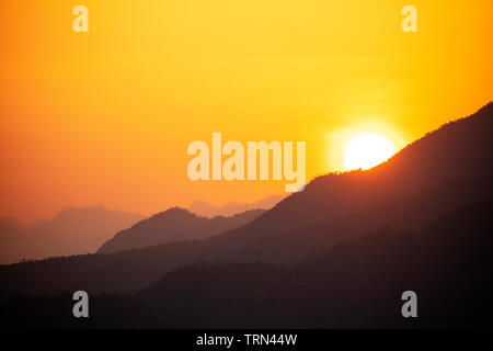 Asien, Japan, Honshu, Präfektur Hiroshima, Miyajima Insel, Sonnenuntergang Stockfoto