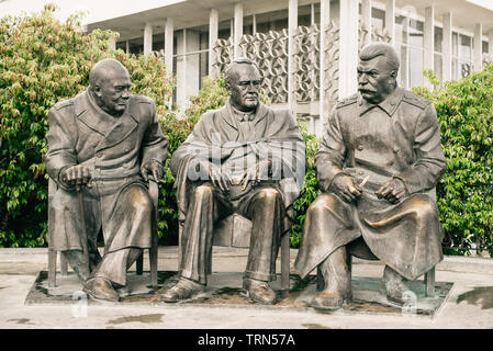 Jalta. Krim. Russland - 31. August 2017: Denkmal an die Führer der "Großen Drei" - Joseph Stalin, Franklin Roosevelt und Winston Churchill. Stockfoto
