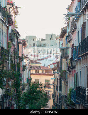 Blick auf die Gebäude in Malasaña Nachbarschaft Madrid, Spanien Stockfoto