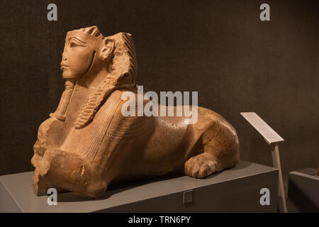 Editorial: Luxor, Ägypten, 16. Oktober 2018 - Statue des Tutanchamun als Sphinx im Luxor Museum Stockfoto