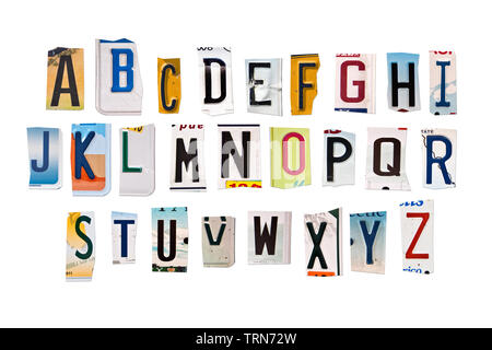 Alphabet erstellt mit Brocken von Vintage Nummernschilder auf weißem Hintergrund Stockfoto