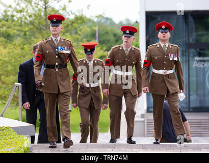 AIREWAS, England. 01. JUNI 2019: Mitglieder und Veteranen der Royal Military Police Parade an der National Arboretum, an der Royal Military Police jährliche Wartung der Erinnerung in Airewas, England. Stockfoto