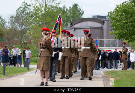 AIREWAS, England. 01. JUNI 2019: Mitglieder und Veteranen der Royal Military Police Parade an der National Arboretum, an der Royal Military Police jährliche Wartung der Erinnerung in Airewas, England. Stockfoto