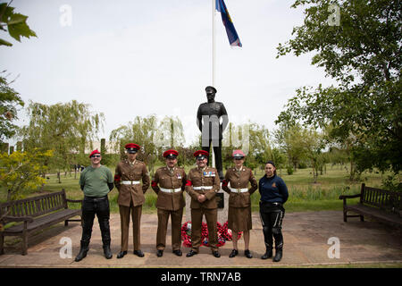 AIREWAS, England. 01. JUNI 2019: Mitglieder und Veteranen der Royal Military Police Parade an der National Arboretum, an der Royal Military Police jährliche Wartung der Erinnerung in Airewas, England. Stockfoto