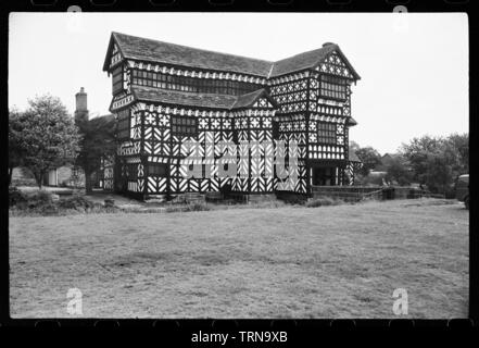 Little Moreton Hall, in der Nähe von Knutsford, Cheshire, c 1955 - c 1980. Schöpfer: Ursula Clark. Stockfoto