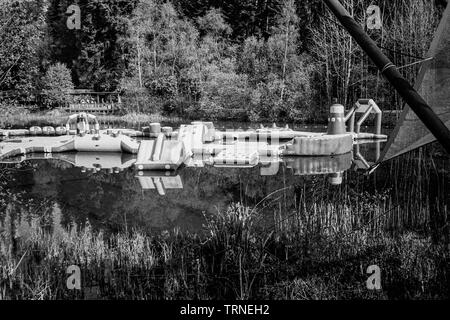 Aufblasbare floating Angriff Kurs bei Center Parcs, Longleat, Wiltshire, England, Vereinigtes Königreich. Stockfoto