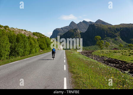 Erkunden sie Norwegen mit dem Fahrrad im Sommer 2019 Stockfoto