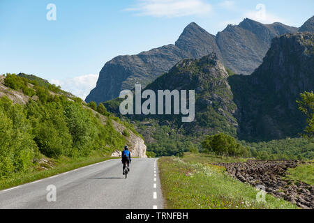 Erkunden sie Norwegen mit dem Fahrrad im Sommer 2019 Stockfoto