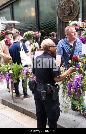 Hendrick's Gin Hochsommer Solstice Tastingfall bei Pershing Square in New York City, USA Stockfoto