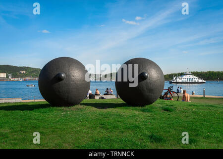 Oslo Sculpture Park, Blick auf die Augen (1997) von Louise Bourgeois in der tjuvholmen Skulpturenpark in der Stadt Strand von Oslo, Norwegen. Stockfoto