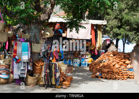 Auswahl der Tajine Töpferei auf dem Markt in Marokko Stockfoto