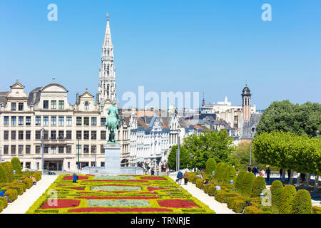Brüssel Menschen wandern in die Gärten des Mont des Arts Kunstberg Brüssel Belgien Eu Europa Stockfoto