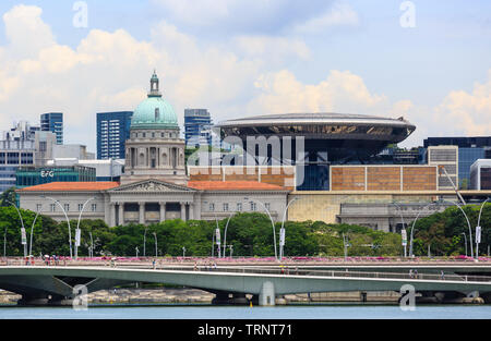 Singapur-13 APR 2019: Alte Oberste Gerichtshof und der National Gallery in Singapur Stockfoto