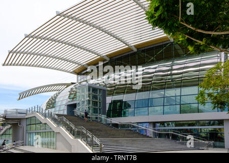 Singapur-13 APR 2019: Singapur Marina Bay Sands Shopping mall Glasfassade Stockfoto