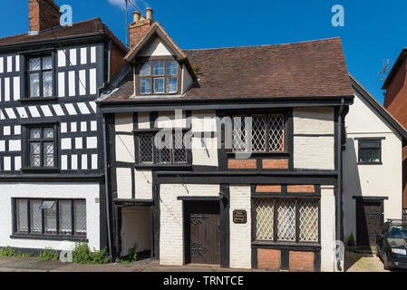 Kleine schwarze und weiße Fachwerkhaus auf Tolsey Lane in Stroud, Gloucestershire, VEREINIGTES KÖNIGREICH Stockfoto