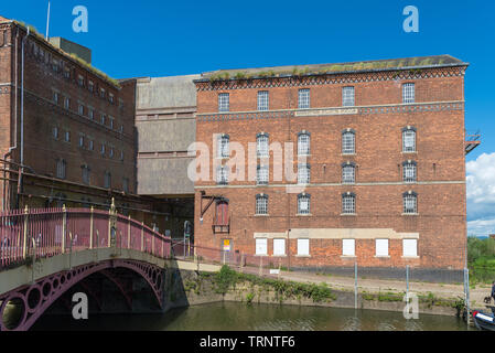 Die heilungen Mühle, auch als Borough Mühle bekannt, wurde im Jahr 1865 neben dem Fluss Avon in Stroud, Gloucestershire, England Stockfoto