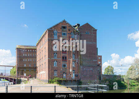 Die heilungen Mühle, auch als Borough Mühle bekannt, wurde im Jahr 1865 neben dem Fluss Avon in Stroud, Gloucestershire, England Stockfoto