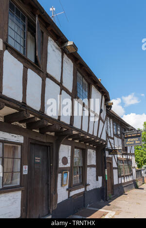 Ye Olde Black Bear Inn in Tewkesbury ist die älteste Kneipe in Gloucestershire in Vor 700 Jahren eröffnet. Es ist derzeit geschlossen. Stockfoto