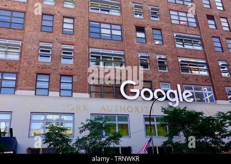 Die Außenseite des Google Büros im ehemaligen Port Authority Gebäude an 111 Eighth Avenue, New York, NY, USA Stockfoto