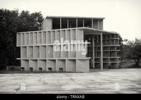 Der Turm der Schatten, ein architektonisches chef-d'oeuvre von Le Corbusier für das Modell der indischen Stadt Chandigarh konzipiert. Stockfoto