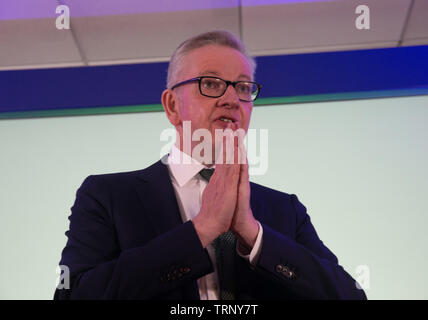 London, Großbritannien. 10 Juni, 2019. Michael Gove Führung rede Spitzenkandidaten Michael Gove, gibt seine Rede in seinem Angebot, dem Führer der Konservativen Partei geworden. Sein Slogan ist "Unite liefern führen". Credit: Tommy London/Alamy leben Nachrichten Stockfoto