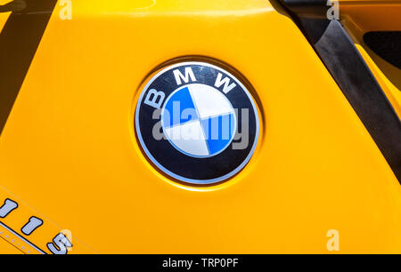 Samara, Russland - 23. September 2018: BMW Logo auf der modernen Motorrad. BMW ist ein deutscher Automobil-, Motorrad- und Motor Manufacturing Company Stockfoto