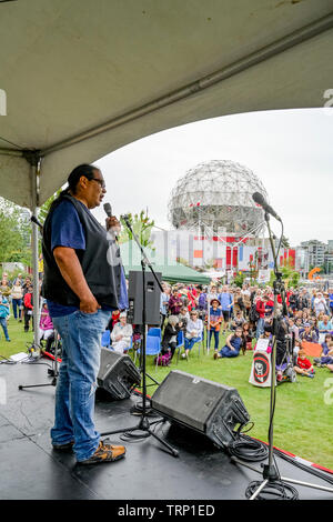 Ruben George spricht auf Keine Pipeline Rallye, Creekside Park, Vancouver, British Columbia, Kanada Stockfoto