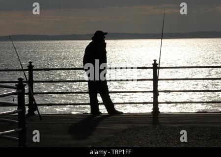 Morecambe, Lancashire, Vereinigtes Königreich 10. Juni 2019 Angeln die Flut an diesem Abend Credit: Fotografieren Nord/Alamy leben Nachrichten Stockfoto