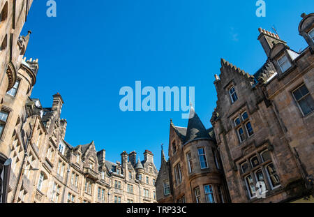 Ansicht der alten Mietshaus bauten auf Cockburn Street in der Altstadt von Edinburgh Schottland, Großbritannien Stockfoto