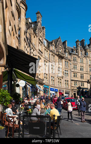 Busy Cafe auf Cockburn Street in der Altstadt von Edinburgh, Schottland, Großbritannien Stockfoto