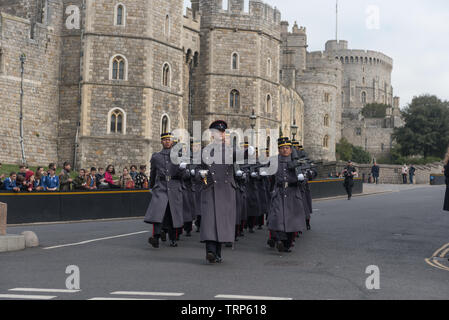 Wachwechsel mit grauen Mänteln in Windsor Burg Stockfoto