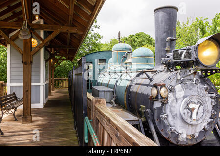 McDonough, GA/USA - Juni 9, 2019: Ein H.K. Porter Dampfmaschine steht auf statische Anzeige im Heritage Park. Stockfoto