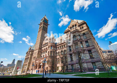 Toronto, Canada-April 10, 2019: Alte Toronto City Hall am Nathan Phillips Square, das Gebäude als Court House für die Ontario Gerichtshof Stockfoto