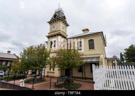 Blick auf den Hafen Tenterfield Büro, einem denkmalgeschützten Gebäude errichtet 1881 und der Uhrturm in 1891-92 abgeschlossen, der in der Viktorianischen Italianate styl Stockfoto