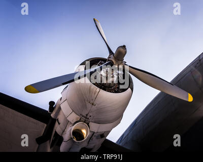 Nahaufnahme der propellar und Motor der Douglas C-47 Skytrain. Es wurde weitgehend durch die Alliierten während des Zweiten Weltkrieges verwendet Stockfoto