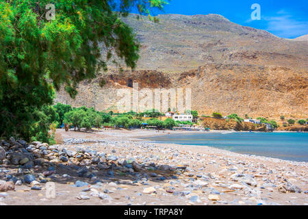 Das friedliche Dorf Kato Zakros auf dem östlichen Teil der Insel Kreta mit Strand und Tamarisken, Griechenland Stockfoto