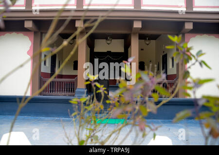 Außenansicht eines alten wada (Haus), Girivan, in der Nähe von Pune, Maharashtra, Indien Stockfoto