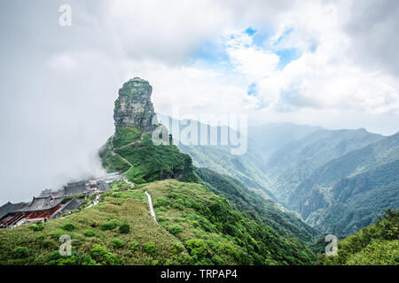 Panorama der Fanjingshan neuen gold-Gipfel und den Blick auf das Tal in Fanjing Berg in Guizhou China Stockfoto