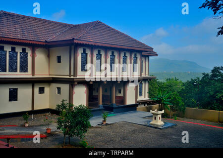 Außenansicht eines alten wada (Haus), Girivan, in der Nähe von Pune, Maharashtra, Indien Stockfoto