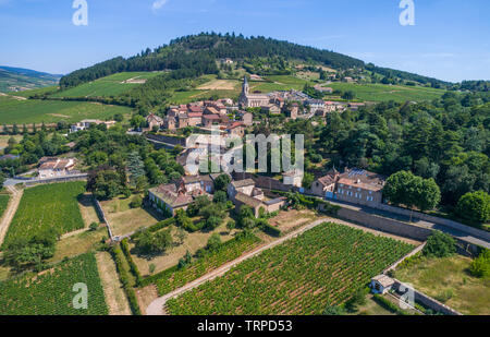 Frankreich, Saone-et-Loire, La Roche Vineuse, Dorf und Weinberg (Luftbild) // Frankreich, Saône-et-Loire (71), La Roche-Vineuse, Dorf et Vignoble (Vu Stockfoto