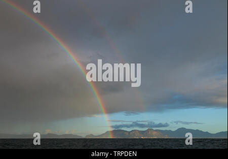 Arco Iris en False Bay, Sudáfrica, África Stockfoto