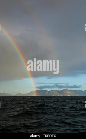 Arco Iris en False Bay, Sudáfrica, África Stockfoto