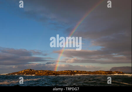 Arco Iris de la Isla de las Focas, False Bay, Sudáfrica, África Stockfoto