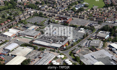 Luftaufnahme der Asda Morley Superstore, Leeds LS 27. Stockfoto